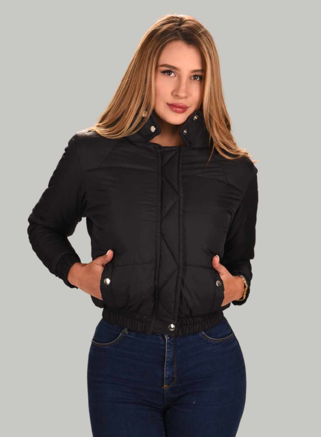 CHAQUETA CORTA SEMI OVERSIZE DE CAPOTA