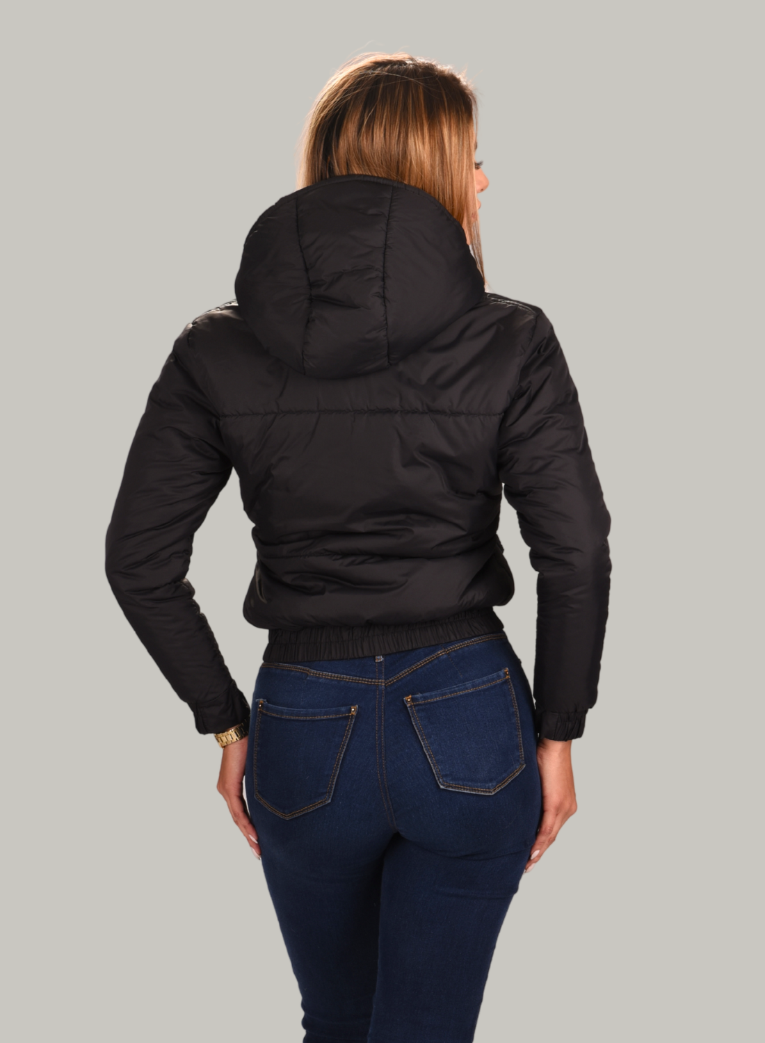 CHAQUETA CORTA SEMI OVERSIZE DE CAPOTA