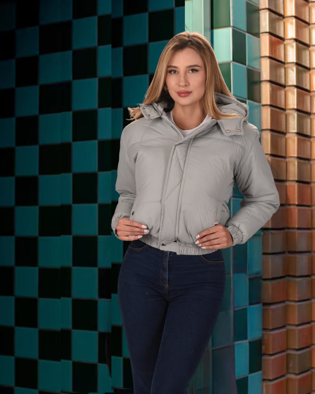CHAQUETA CORTA SEMI OVERSIZE DE CAPOTA