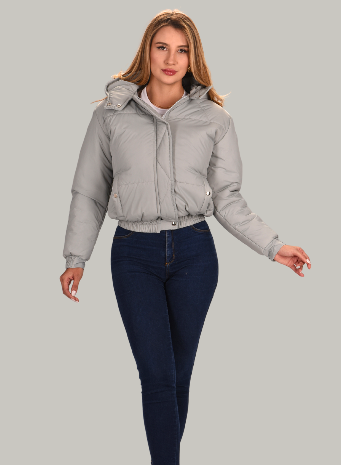 CHAQUETA CORTA SEMI OVERSIZE DE CAPOTA