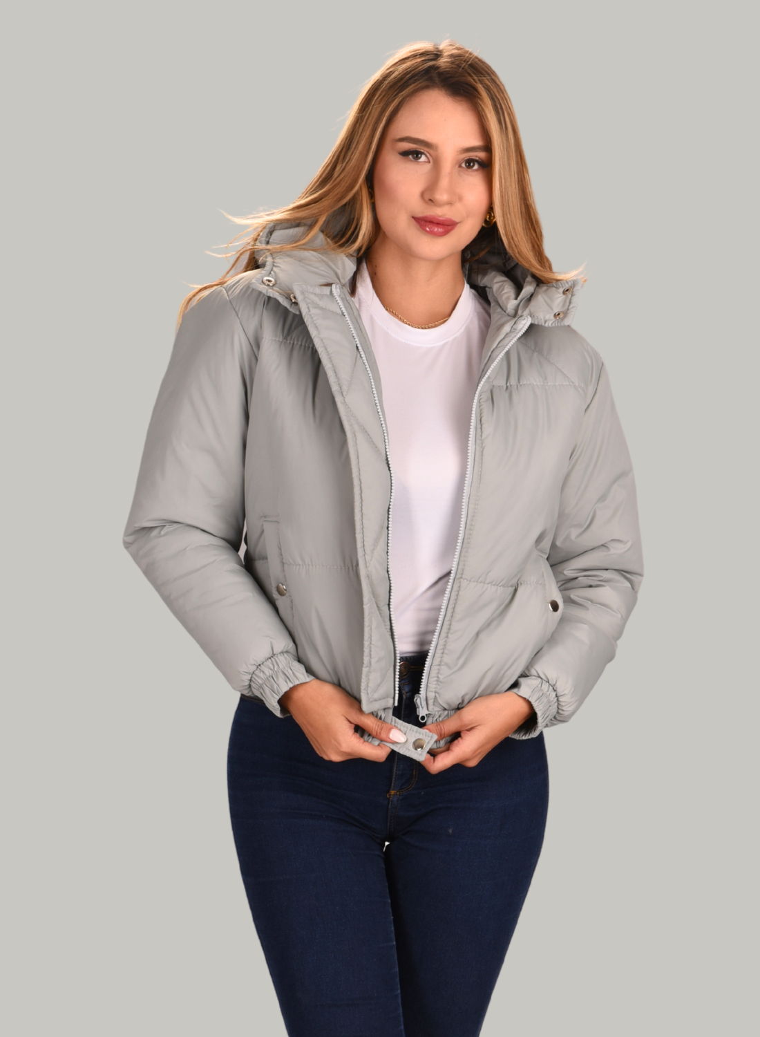 CHAQUETA CORTA SEMI OVERSIZE DE CAPOTA