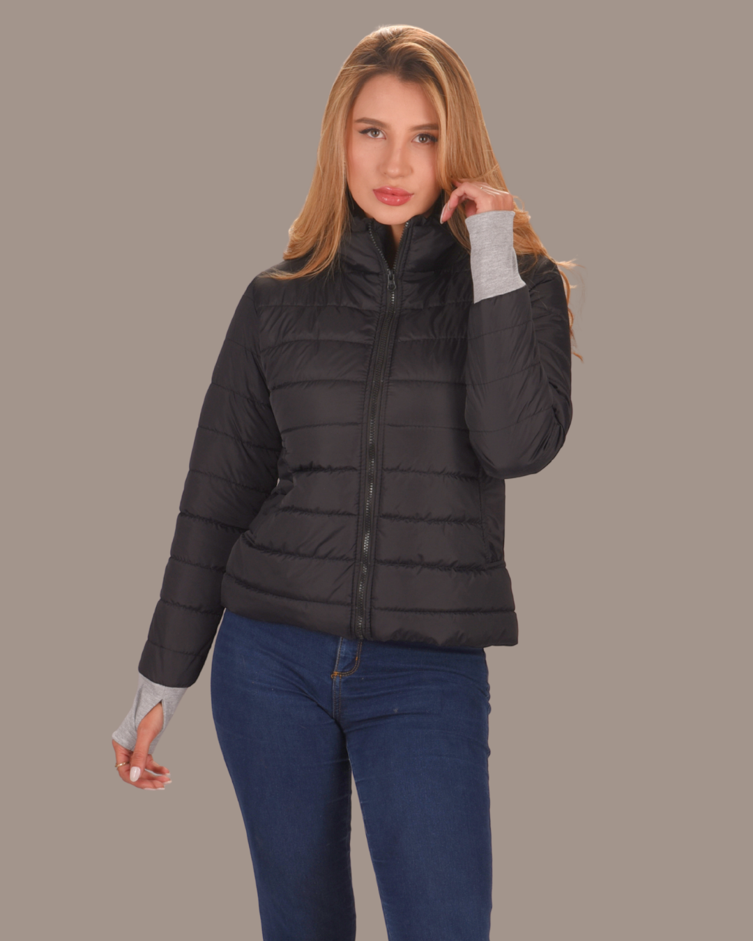 CHAQUETA CON GUANTES AJUSTABLES
