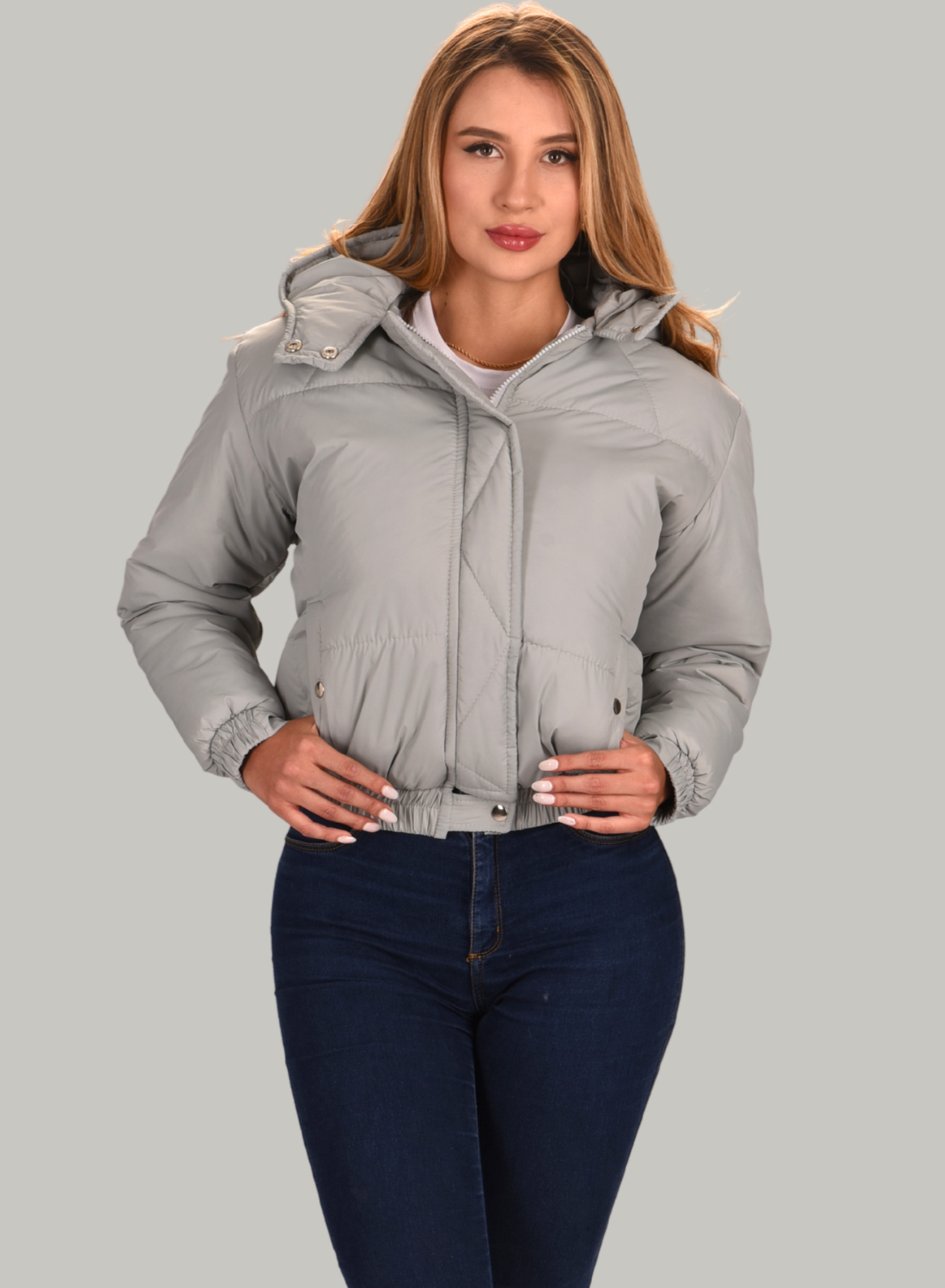 CHAQUETA CORTA SEMI OVERSIZE DE CAPOTA