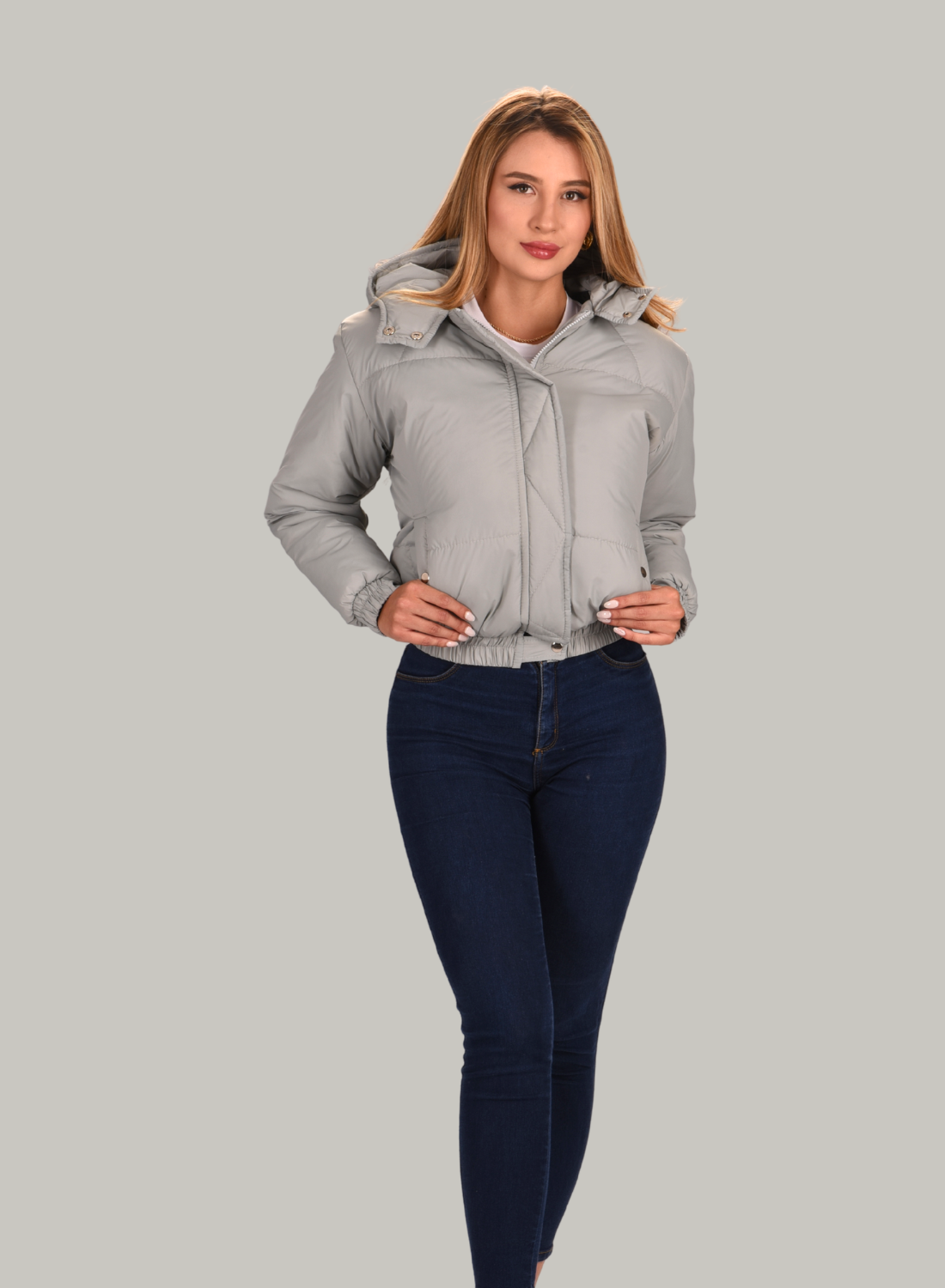 CHAQUETA CORTA SEMI OVERSIZE DE CAPOTA