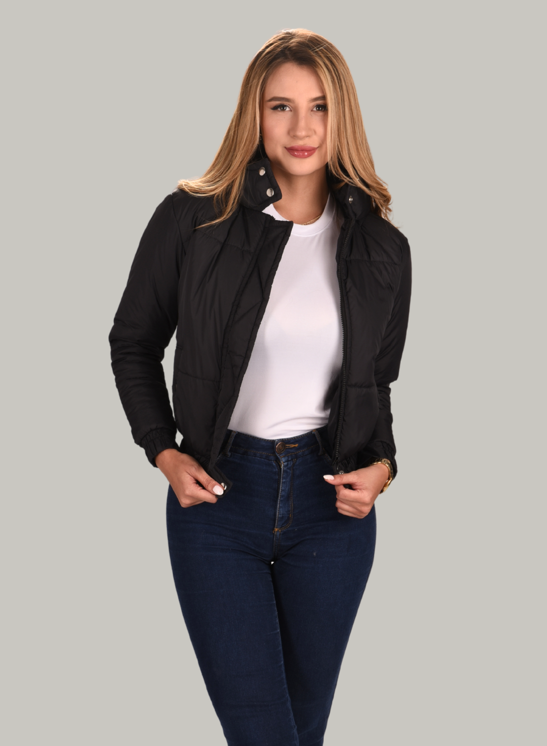CHAQUETA CORTA SEMI OVERSIZE DE CAPOTA