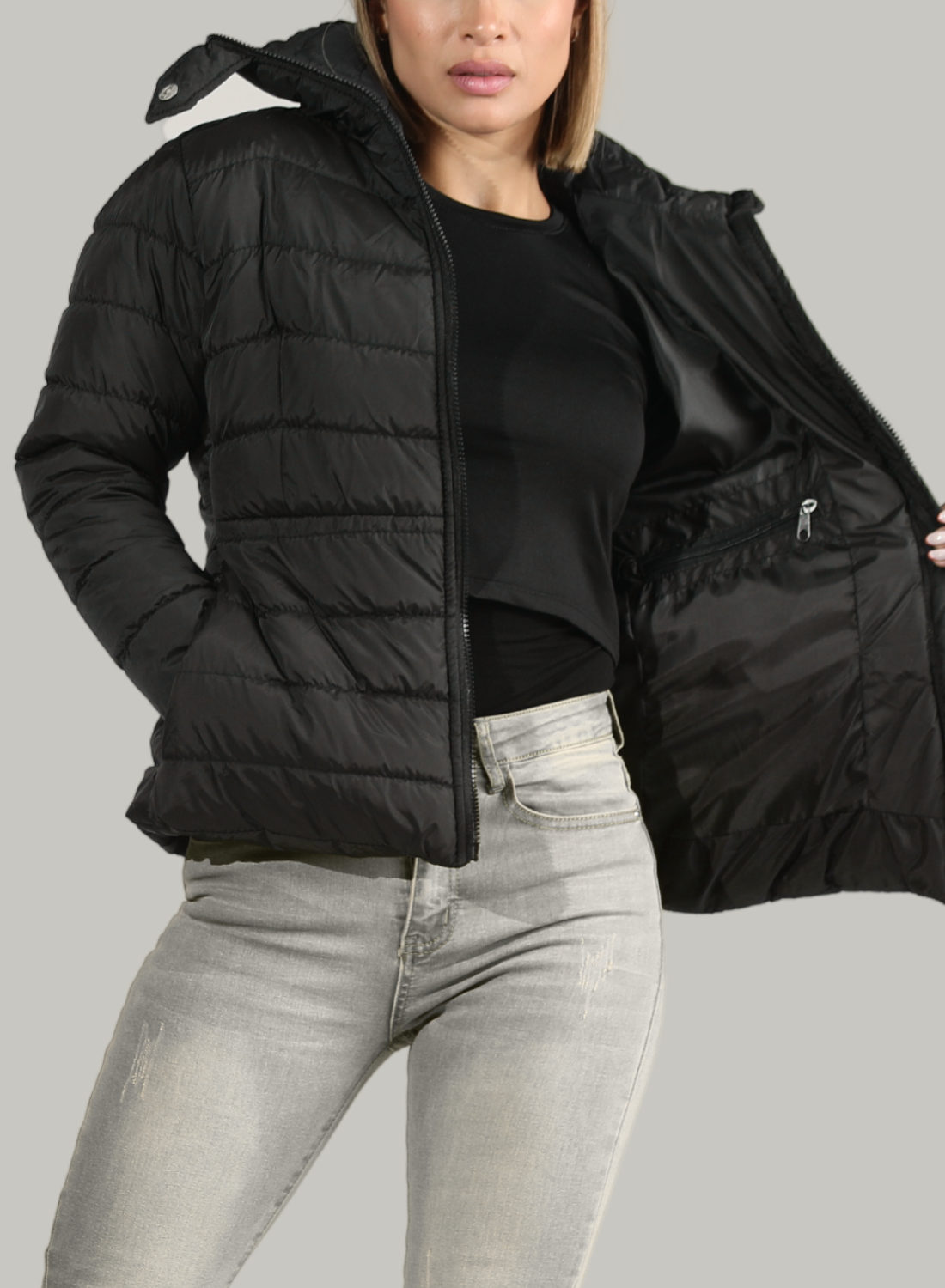 CHAQUETA CUELLO ALTO Y BOLSILLOS INVISIBLES CON CREMALLERA