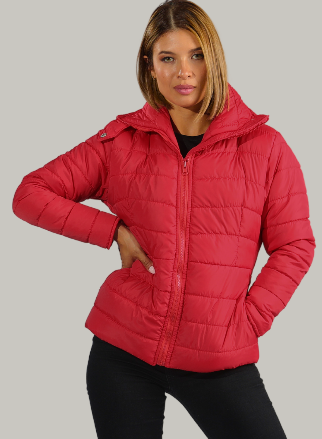 CHAQUETA CUELLO ALTO Y BOLSILLOS INVISIBLES CON CREMALLERA