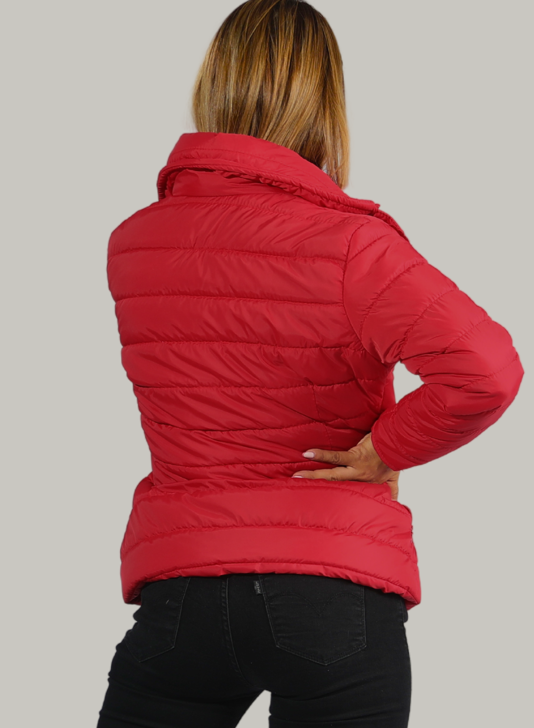 CHAQUETA CUELLO ALTO Y BOLSILLOS INVISIBLES CON CREMALLERA