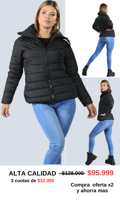 CHAQUETA CUELLO ALTO Y BOLSILLOS INVISIBLES CON CREMALLERA