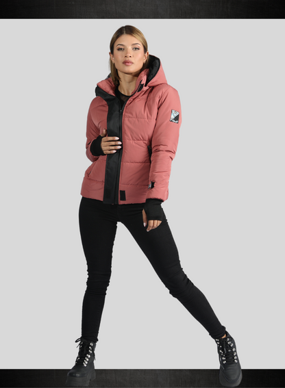 CHAQUETA CON GUANTES AJUSTABLES Y CAPOTA REMOVIBLE