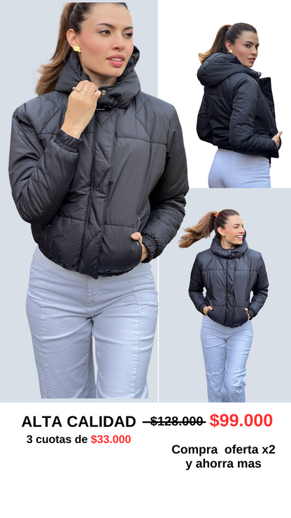 CHAQUETA CORTA SEMI OVERSIZE DE CAPOTA