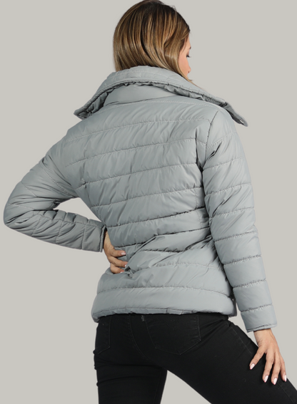 CHAQUETA CUELLO ALTO Y BOLSILLOS INVISIBLES CON CREMALLERA