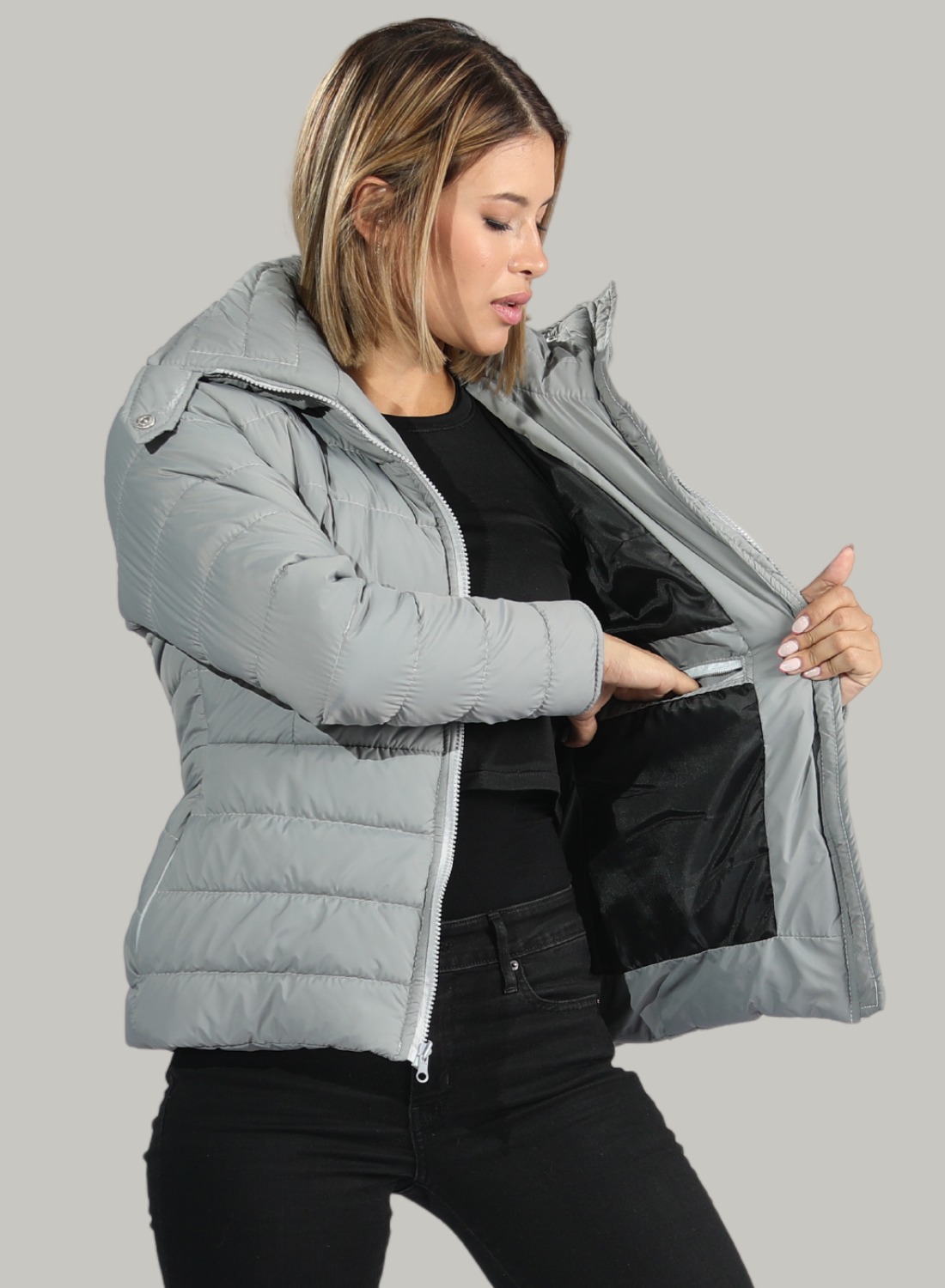 CHAQUETA CUELLO ALTO Y BOLSILLOS INVISIBLES CON CREMALLERA