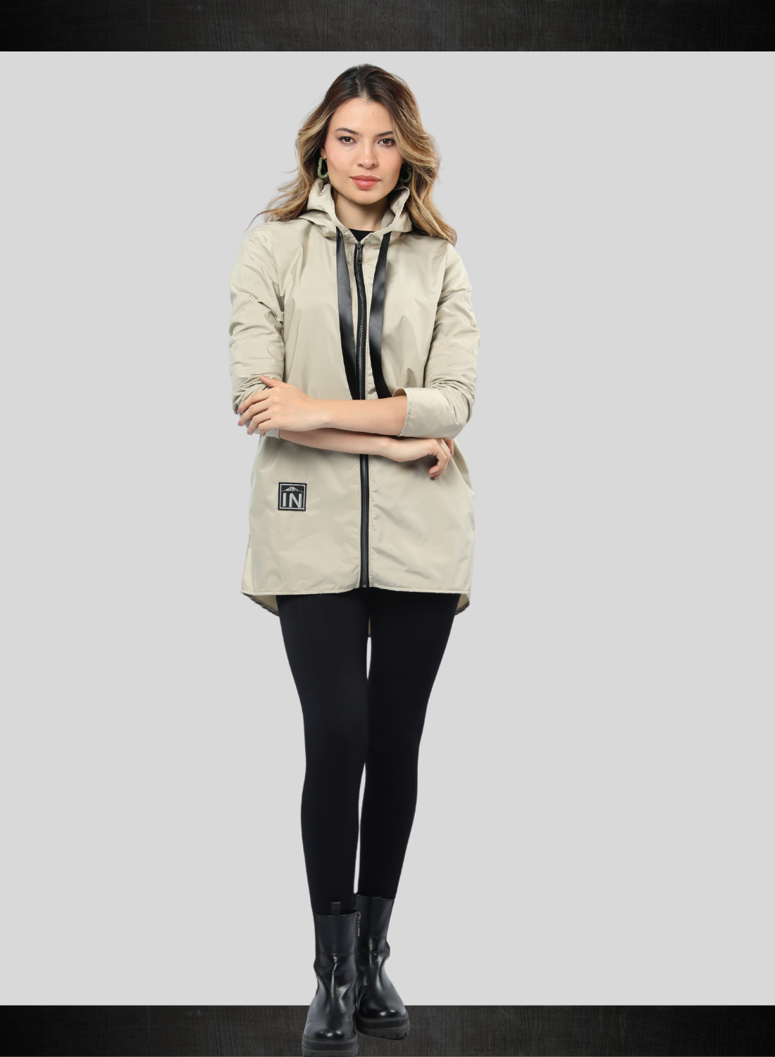 CAPA IMPERMEABLE TIPO GABAN CON CREMALLERA Y BOLSILLOS