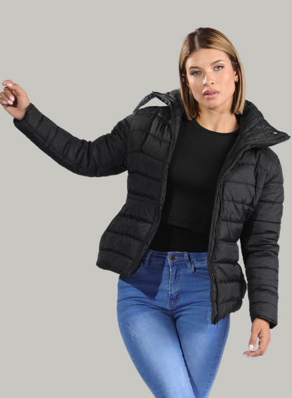CHAQUETA CUELLO ALTO Y BOLSILLOS INVISIBLES CON CREMALLERA