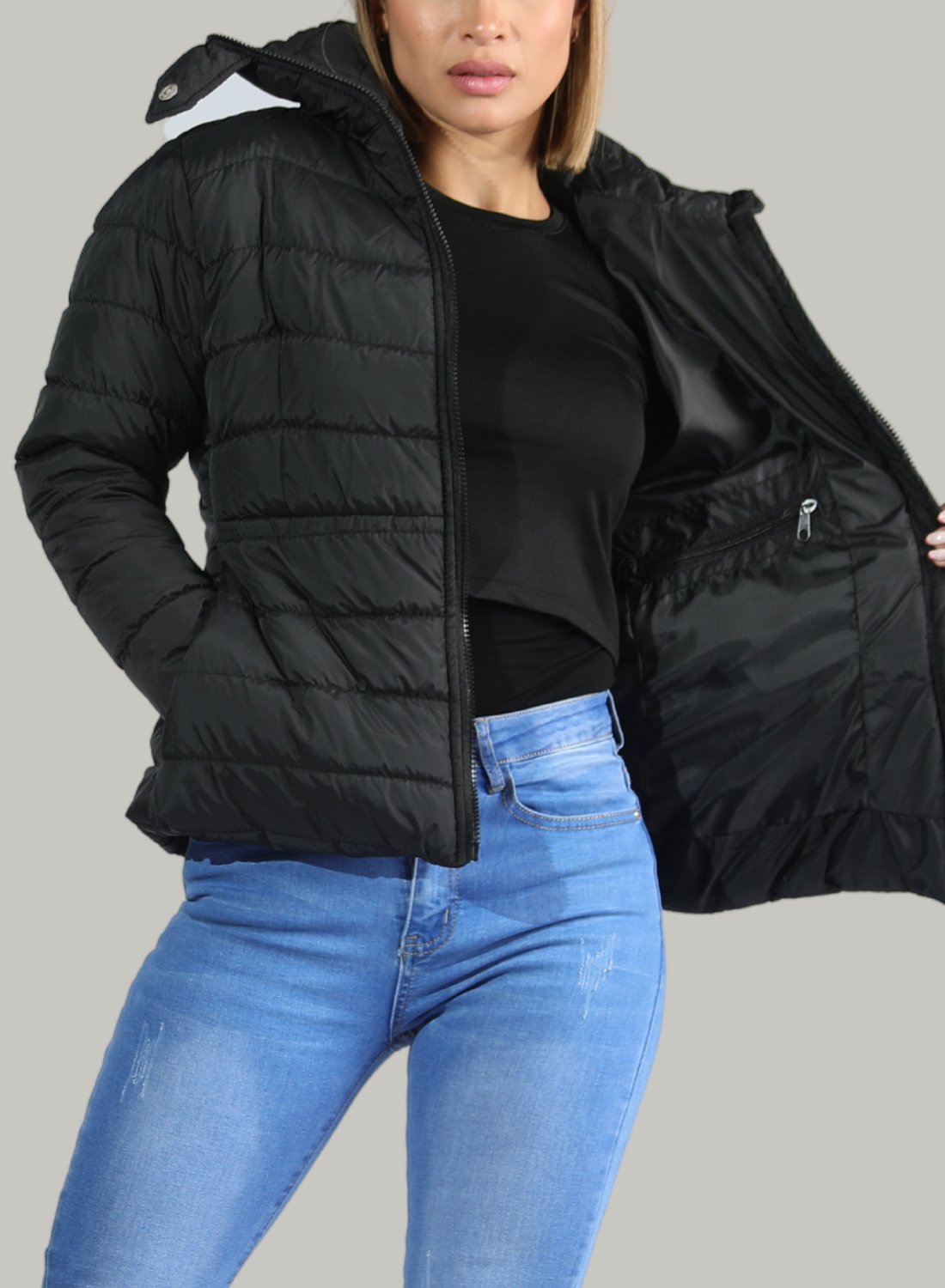 CHAQUETA CUELLO ALTO Y BOLSILLOS INVISIBLES CON CREMALLERA