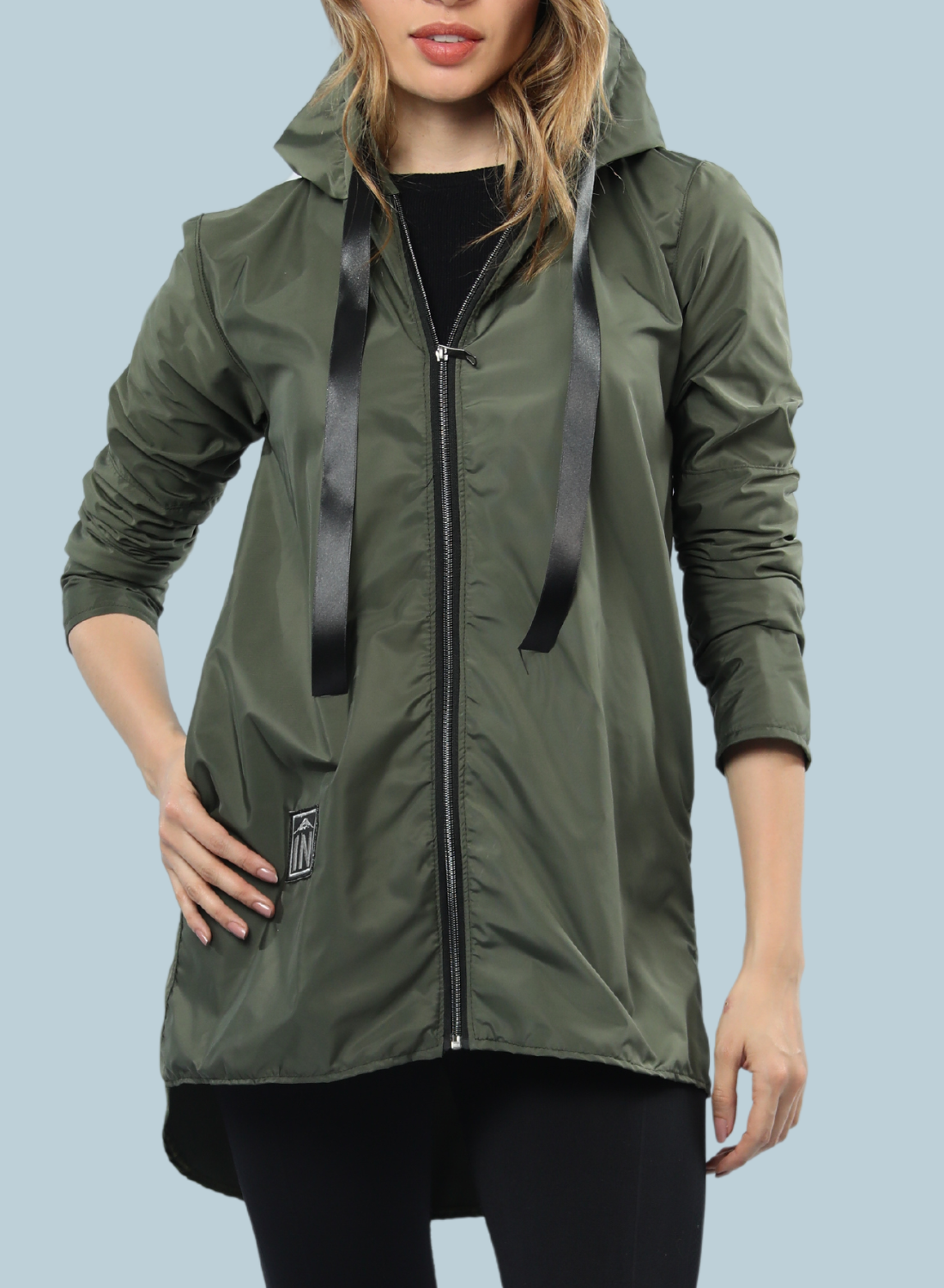 CAPA IMPERMEABLE TIPO GABAN CON CREMALLERA Y BOLSILLOS