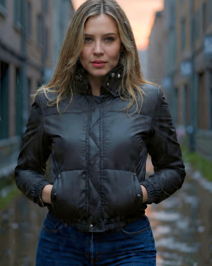 CHAQUETA CORTA SEMI OVERSIZE DE CAPOTA