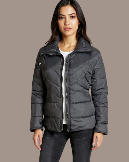 CHAQUETA CUELLO ALTO Y BOLSILLOS INVISIBLES CON CREMALLERA