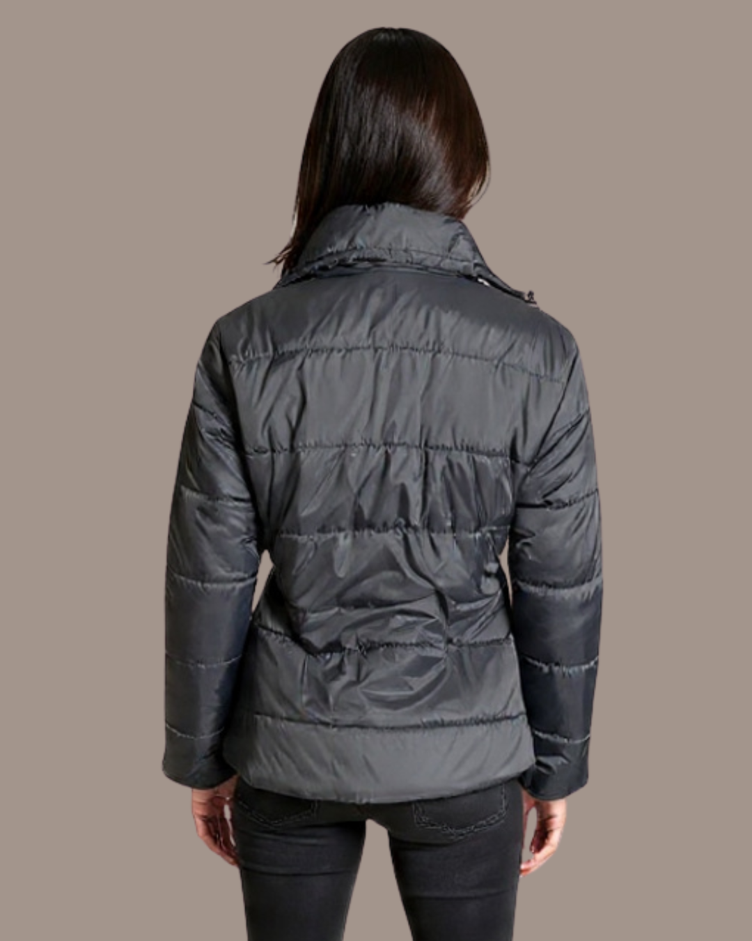 CHAQUETA CUELLO ALTO Y BOLSILLOS INVISIBLES CON CREMALLERA