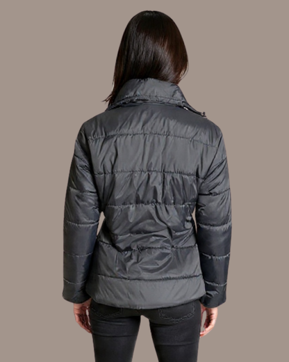 CHAQUETA CUELLO ALTO Y BOLSILLOS INVISIBLES CON CREMALLERA