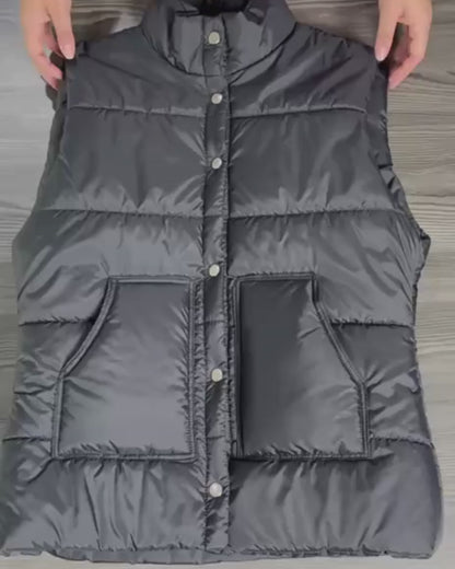 CHALECO CORTO CON BOLSILLOS