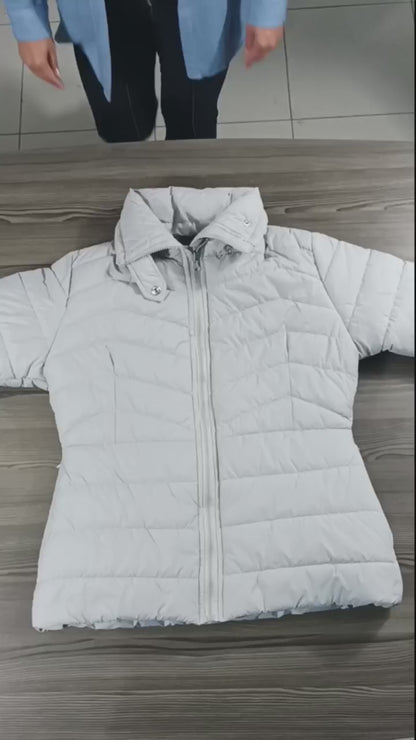 CHAQUETA CUELLO ALTO Y BOLSILLOS INVISIBLES CON CREMALLERA